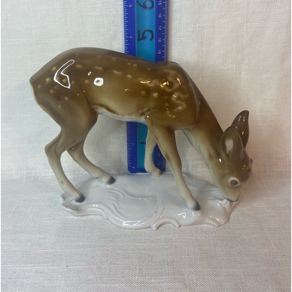 Vintage Metzler & Ortloff Porcelain Fawn Deer Grazing 5”x6” FR Lippert Germany - Picture 2 of 7